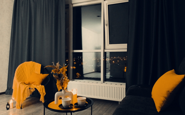 Квартира с панорамными окнами с видом на озеро