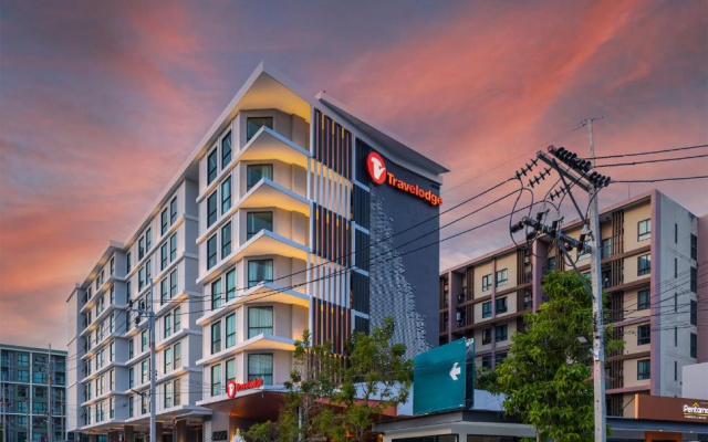 Отель Travelodge Phuket Town