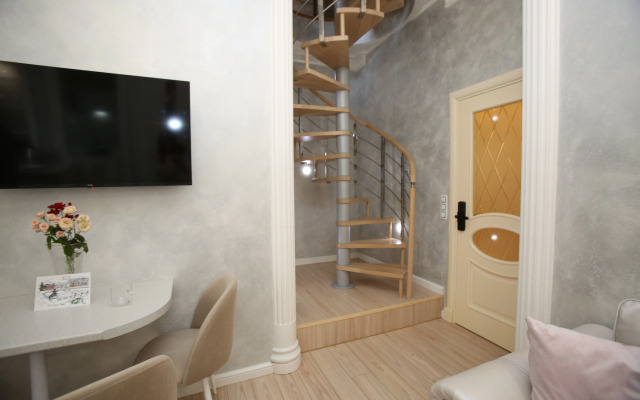 Dvukhurovnevye Nevsky 5 Apartment