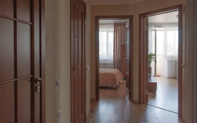 2-Kh Komnatnaya  V Tikhom Tsentre  Flat