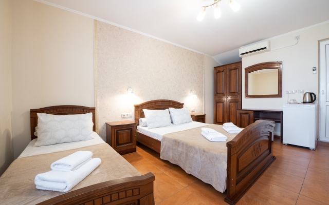 Albatros Allama Group Guest house