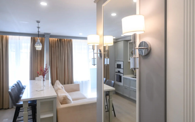 Uyutnaya s dizaynerskim remontom Flat