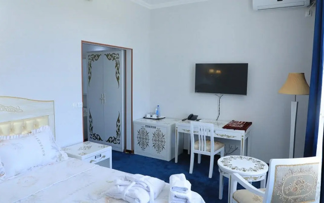 Отель Maqom Plaza