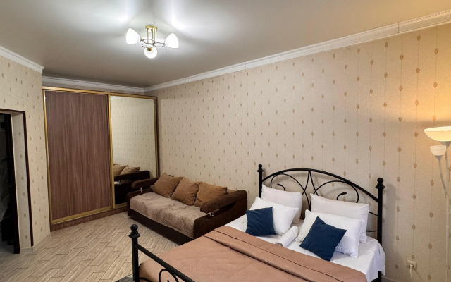 Tolstogo 180b 1 Etazh Flat