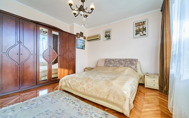 320 m² in the Very Center of Sochi Private House
