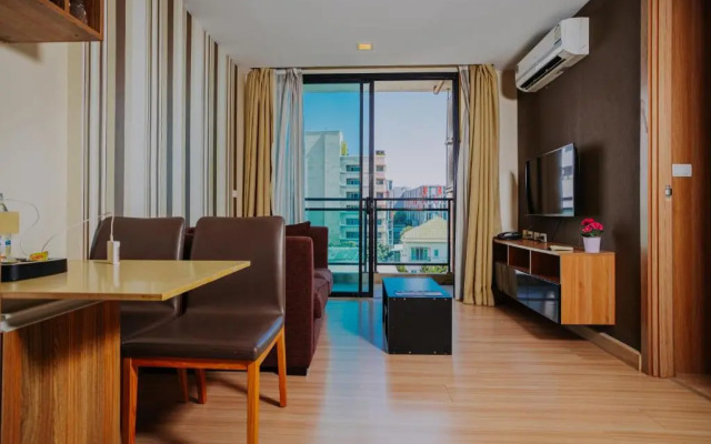 Отель Ramada by Wyndham Bangkok Ten Ekamai Residences
