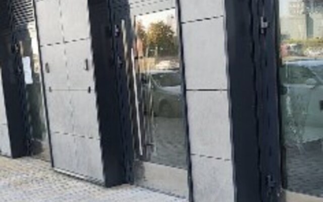 Novye U Metro Dlya 3 gostey Apartments
