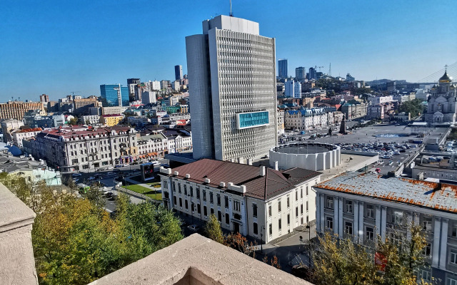 Апартаменты с балконом и видом на Золотой мост