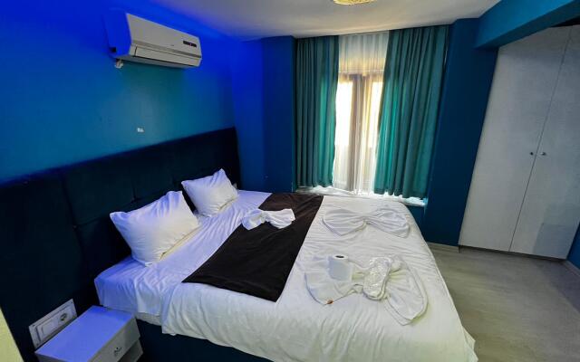 Отель Moon Blue