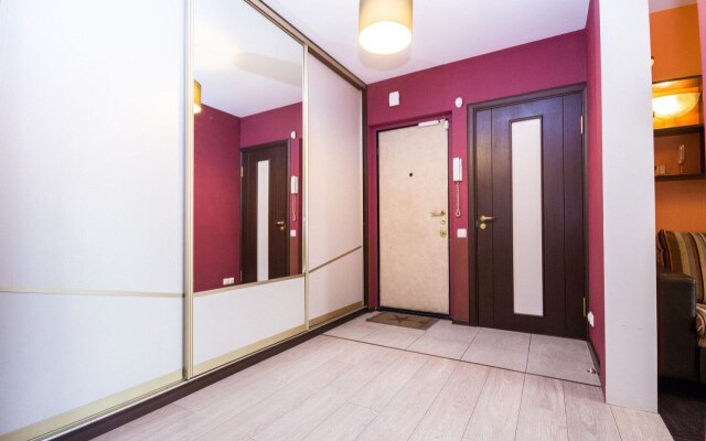 Apartamenty Trekhkomnatnye V 10 Minutakh Ot Tsentra Flat