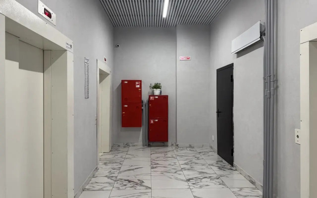 Yarkaya Studiya Na Ulitse Universitetskaya Naberezhnaya 62 Flat