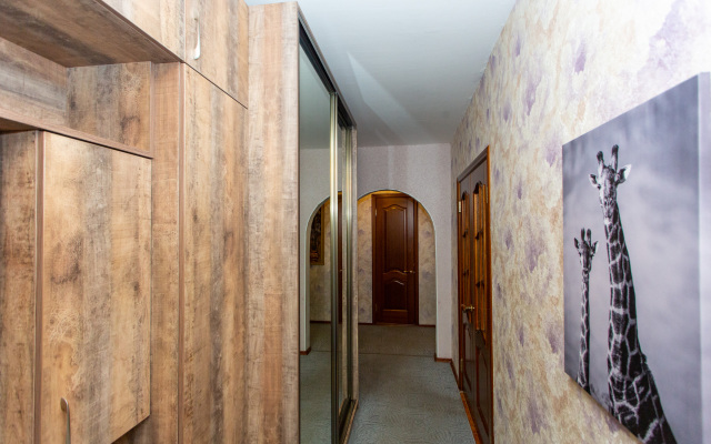 Komfortnaya Chetyrekhkomnatnaya Kvartira V Tsentre Novosibirska Flat