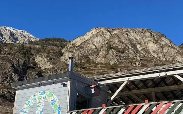 Частный дом Хиппи у Black Point в Тегенекли