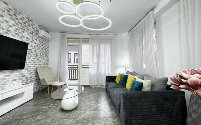 2-Kom S Balkonom Na Estonskoy 31 Flat