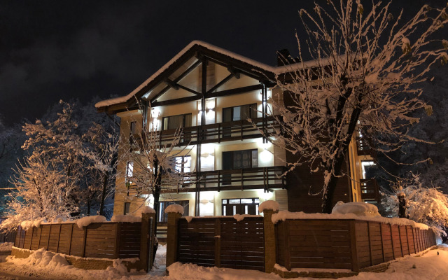 Vverkh Guest house