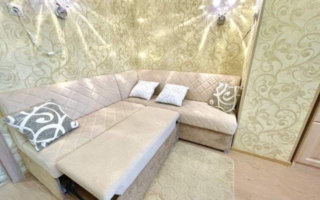 Na 5 Etazhe V Tsentre Goroda Flat