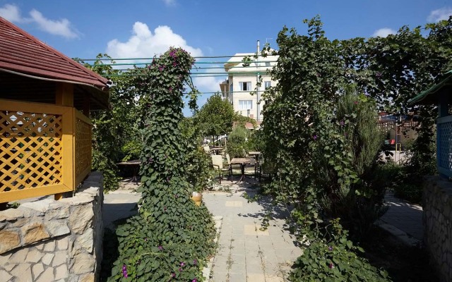 Uyut Tamani Hotel