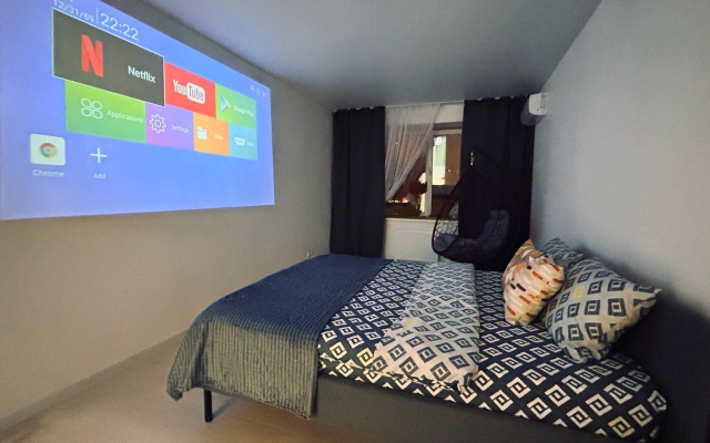 Bolshaya dvukhkomnatnaya s domashnim kinoteatrom Flat