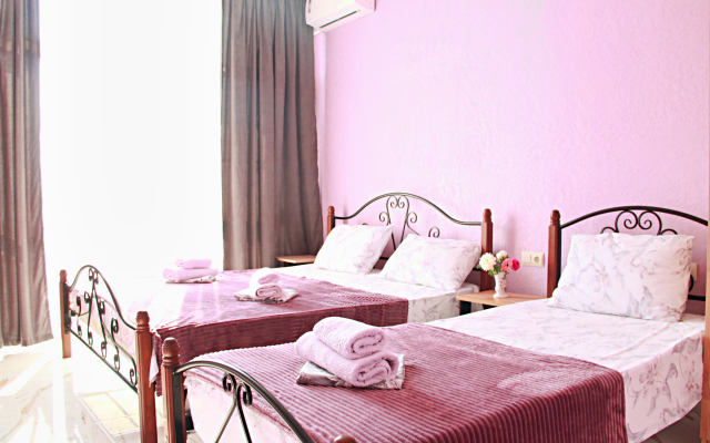Rozovaya Laguna Guest House