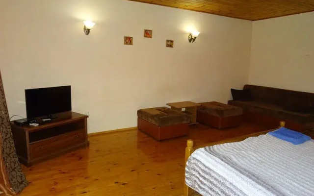 Dautiya Guest House