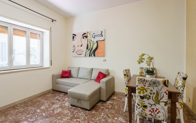 Gloden House Apartments