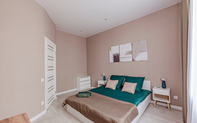 Апартаменты 3-х комнатные с французским балконом