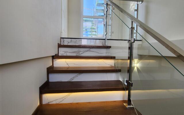 S Dizaynerskim Remontom Villa