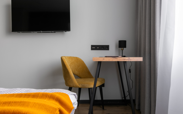 Abrikosovoye Derevo Na Kievskoy Apartment