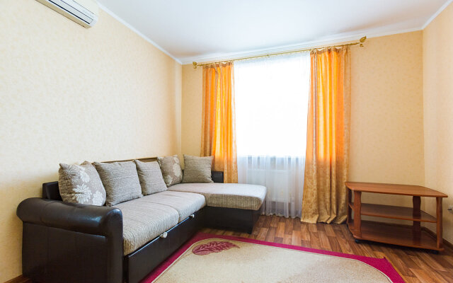 V Tsentre po Boyevoy 36/1 Apartments