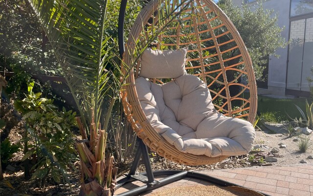 Little Palm Hotel