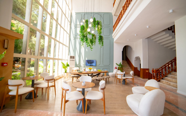 Rose Garden Premium Hotel