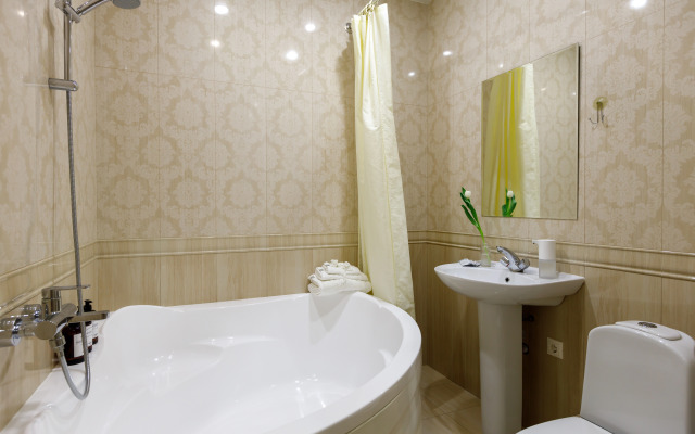 Апартаменты на Революционной 4