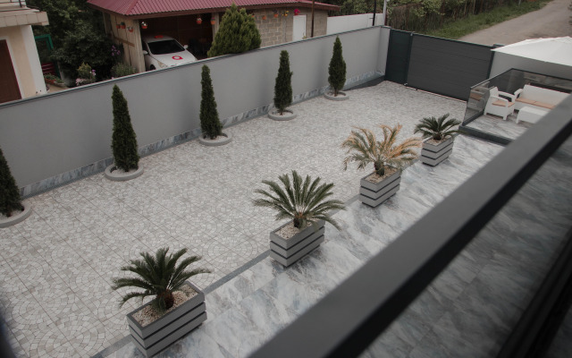 Vzlyot Guest House
