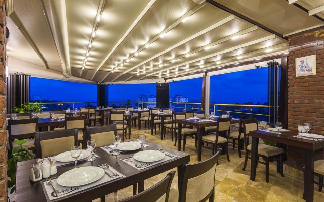 Ayhan Hotel