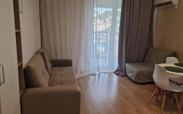 Studiya Na Pervoy Linii Morya Flat