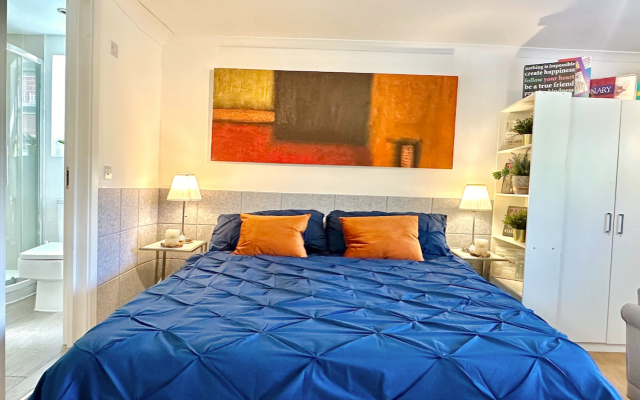 Damos Living - Superb Business En-Suite Studio Apartments