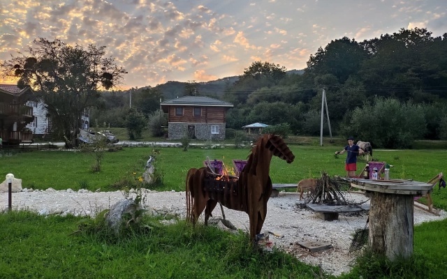 Гостевой дом Ранчо в горах Лаго-Наки