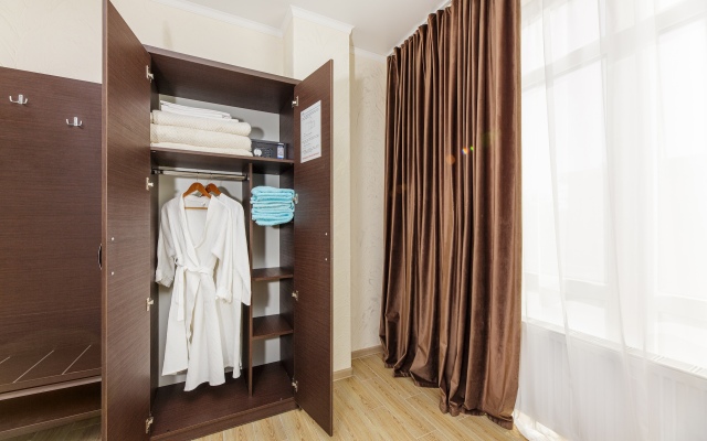 Leonsia Hotel