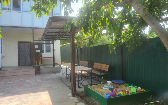 Primorskiy Guest House