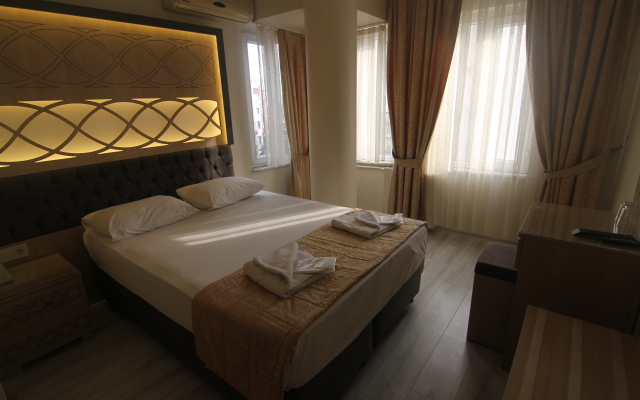 Grand Liza Hotel