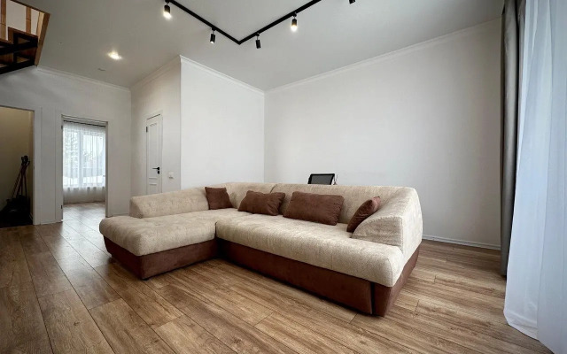 Частный дом Таунхаус рядом с аэропортом