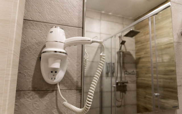 Eleon Hotel