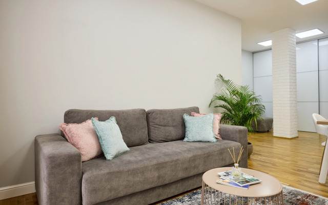 Yevrouyut Prostornye Trekhkomnatnye Nedaleko Ot Tsentra Apartments