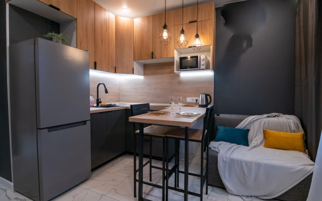 V Novostroye Na Troikh Apartments