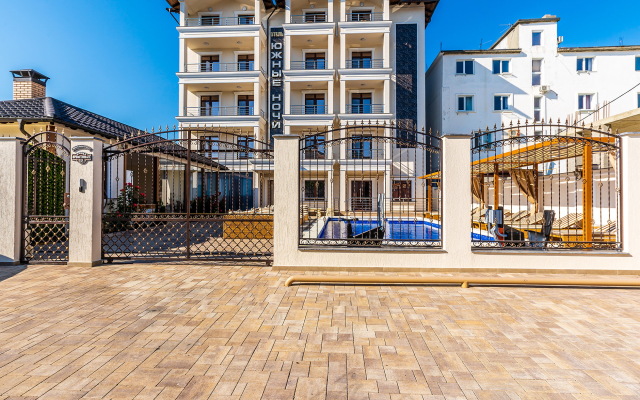 Yuzhnyie Nochi Hotel