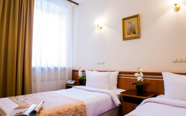 Empire Hotel