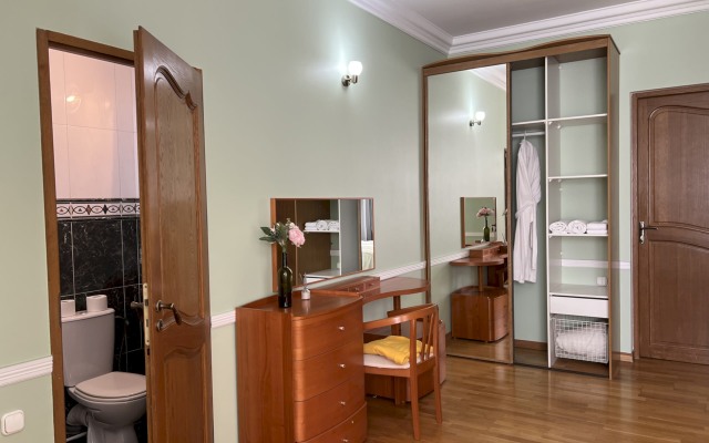 Частный Дом 327 с Бассейном и Видом на Горы