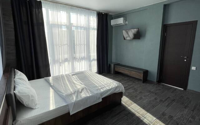 S basseynom i 5 master spalnyami Villa
