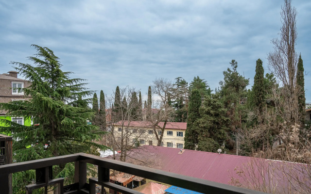 Red Art Light Rosen Apartments