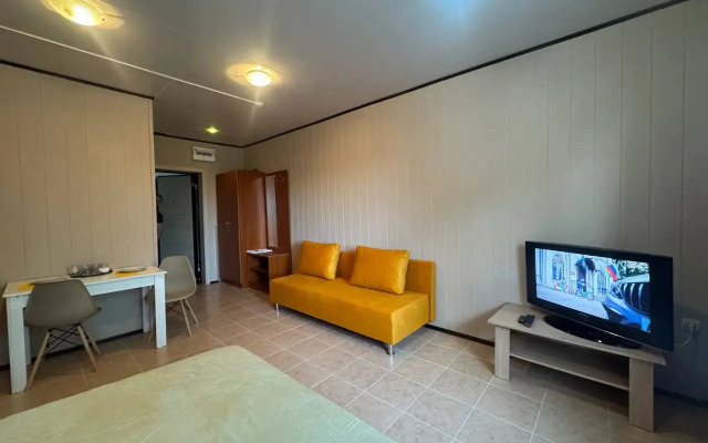 Uyutnaya Studiya Ryadom S Morem Flat